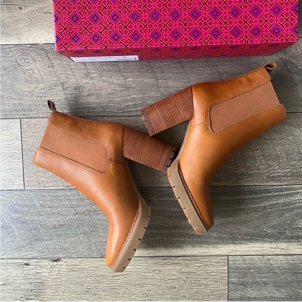 Tory Burch Lug 70MM Bootie Size 11 Leather Blanched Almond Brown Camel Tan NEW